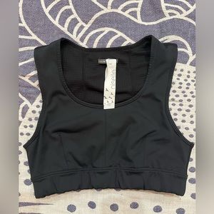 Sports Bra, Oiselle Flyout Bra with Phone Pocket, Black, Size 4 (30A-32C)